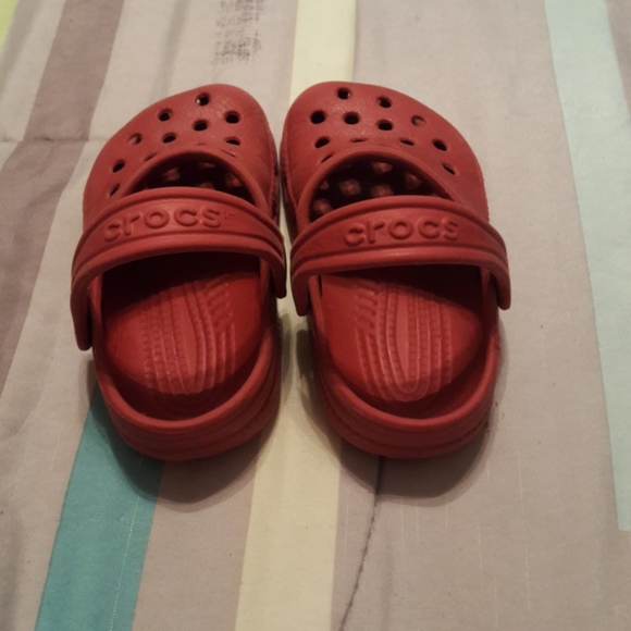Red crocs - Picture 2 of 3